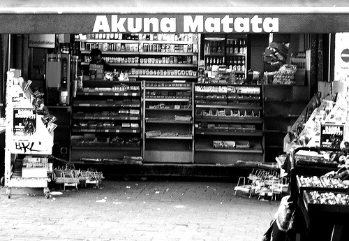 Dann trinken wir aus Tüten