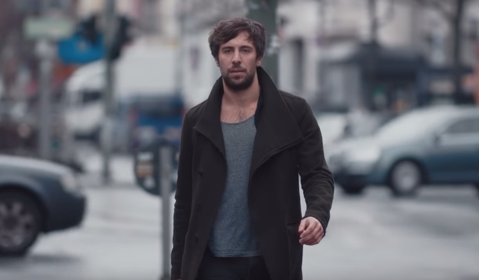 Wer ficken will, muss freundlich sein: Das hier sind die wahren Song-Botschaften von Max Giesinger und Co.