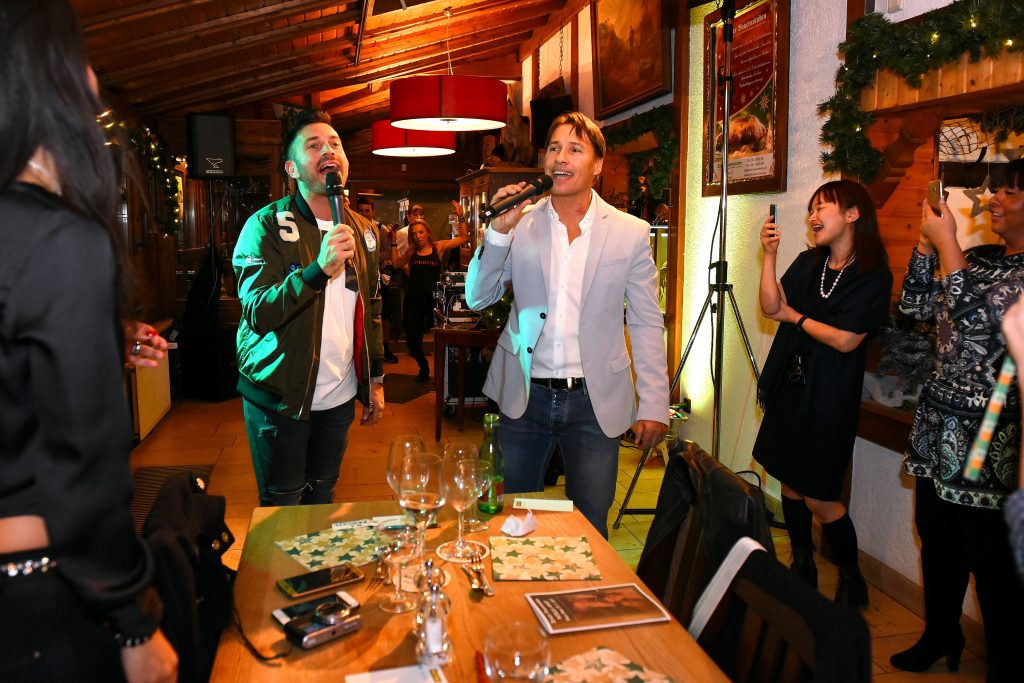 Machen Stimmung für die Girls: Aaron “Cal“ Cooper und Nathan Moore von Worlds Apart (Foto: Sponge Pix)