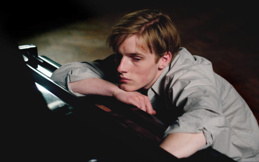 Louis Hofmann im Interview: „Die Zeit verändern zu können, würde mir Angst machen“