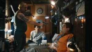 Will seine Kohle wiederhaben, die Moritz und Lenny ihm für seine miesen Ecstasy-Pillen schulden: Bjarne Mädel als Buba in „How To Sell Drugs Online (Fast)“